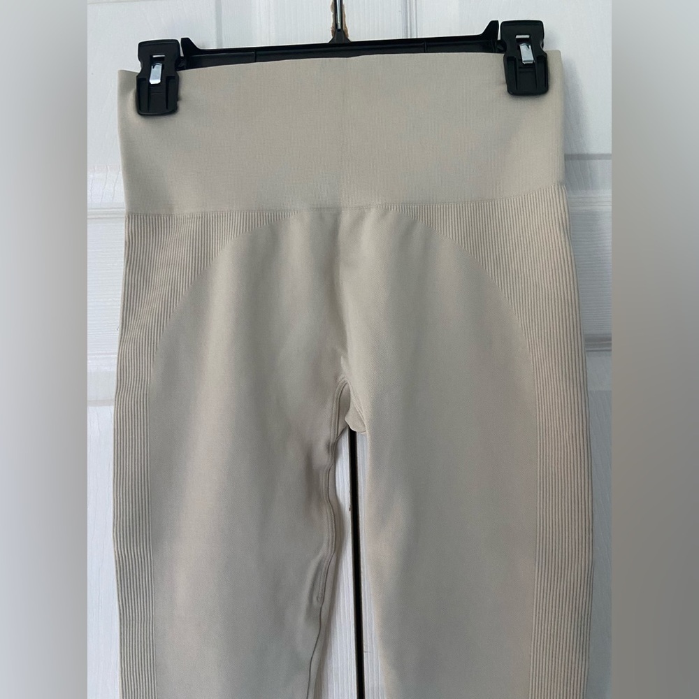 SetActive Cream Workout Leggings - Picture 5 of 5
